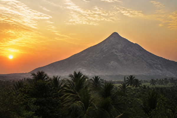 Arunachalam and Arunachaleshwarar: Meaning, Temple & Girivalam Guide