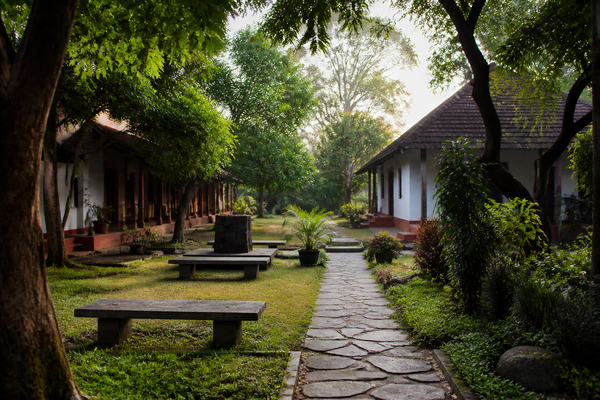 Quiet Stay Near Ramana Ashram: Hotel Tips for Seekers